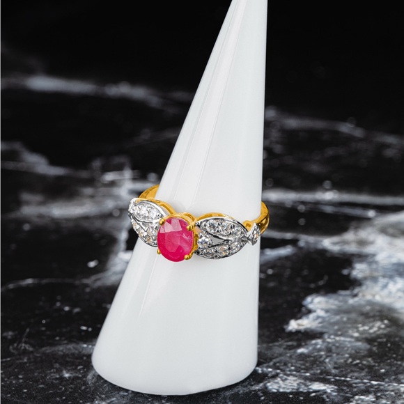 Natural 1.07ct Burmese Ruby and Diamond 18K Yellow Gold Ring - Picture 3 of 5